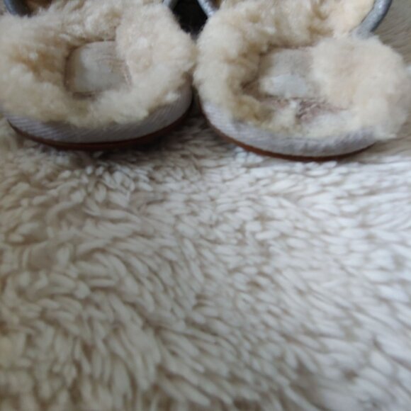 UGG Women's Slides Pearle Metallic Silver Fur Lined Scuff Slipper 9 - Picture 7 of 8